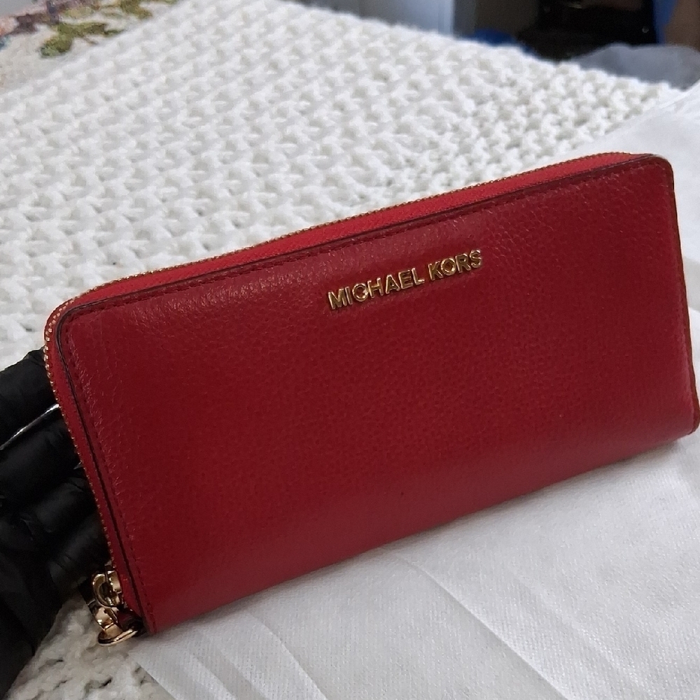 Michael Kors Red Wallet - Picture 5 of 8
